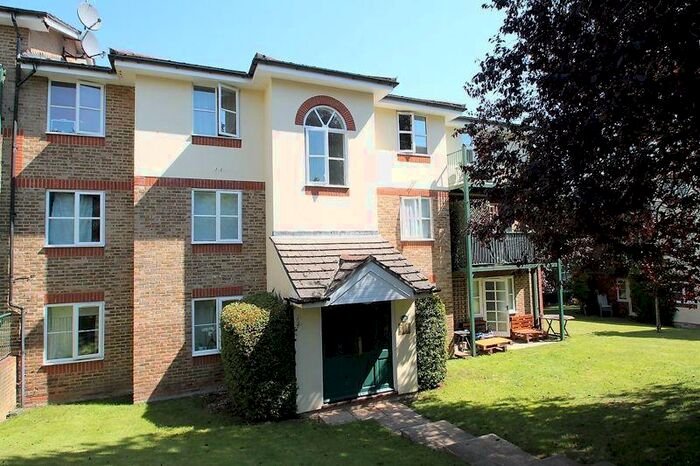 2 Bedroom Flat To Rent In Queen Alexandra Road, High Wycombe, HP11