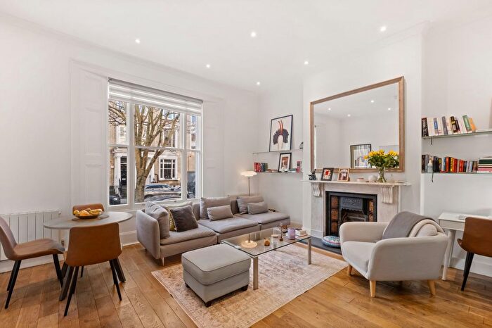 2 Bedroom Flat To Rent In Eardley Crescent, Earls Court, SW5