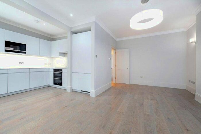 1 Bedroom Flat To Rent In Gloucester Place, Marylebone, London, W1U