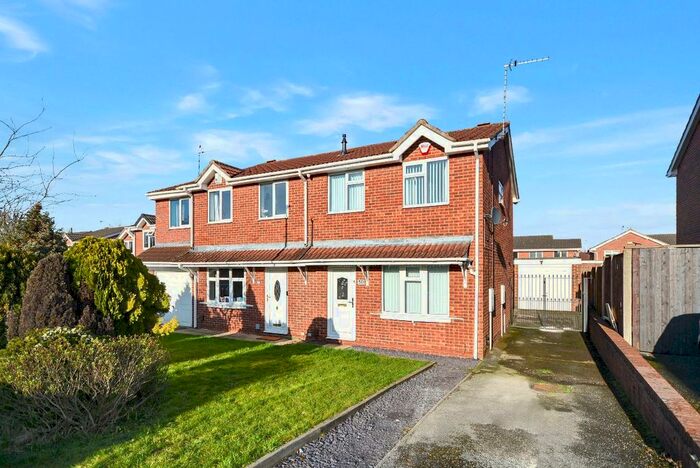 3 Bedroom Semi-Detached House For Sale In Bolingey Way, Hucknall, Nottingham, NG15