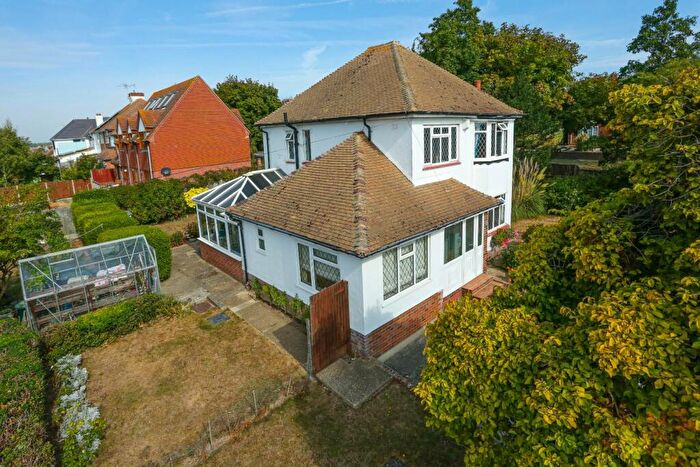 4 Bedroom Detached House For Sale In St. Lawrence Avenue, Ramsgate, CT11