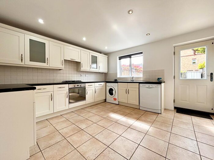 4 Bedroom House To Rent In Pinewood Place, Dartford, DA2