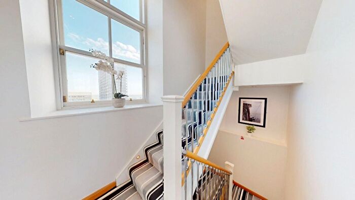 2 Bedroom Flat To Rent In Castle Street, City Centre, Aberdeen, AB11