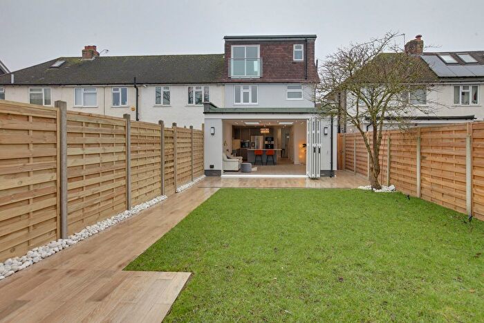 4 Bedroom End Of Terrace House For Sale In Ellington Road, Feltham, TW13