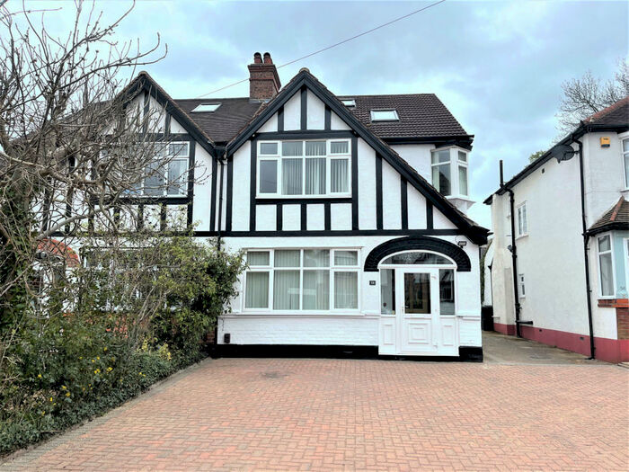 4 Bedroom Semi-Detached House To Rent In Wickham Chase, West Wickham, BR4