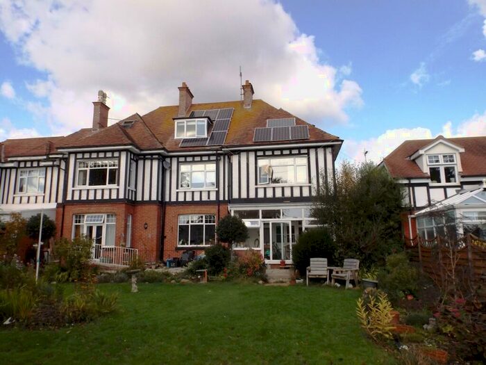 2 Bedroom Flat To Rent In Exmouth, Cranford Avenue, EX8