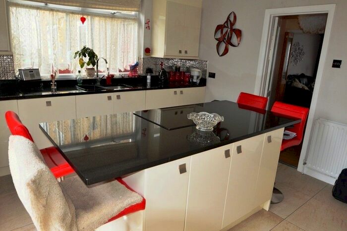 3 Bedroom Detached House To Rent In New Road, Langley, Berkshire, SL3