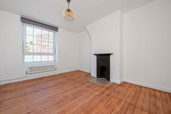 3 Bedroom Flat To Rent In Ada Place, London, E2