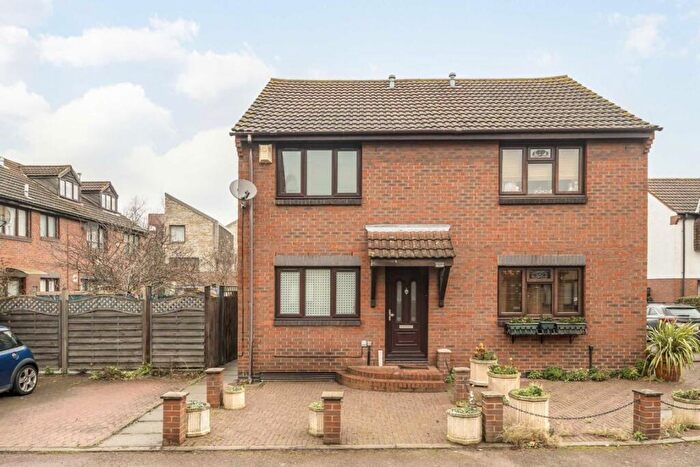 2 Bedroom Semi Detached House For Sale In Hamilton Close, Rotherhithe, SE16