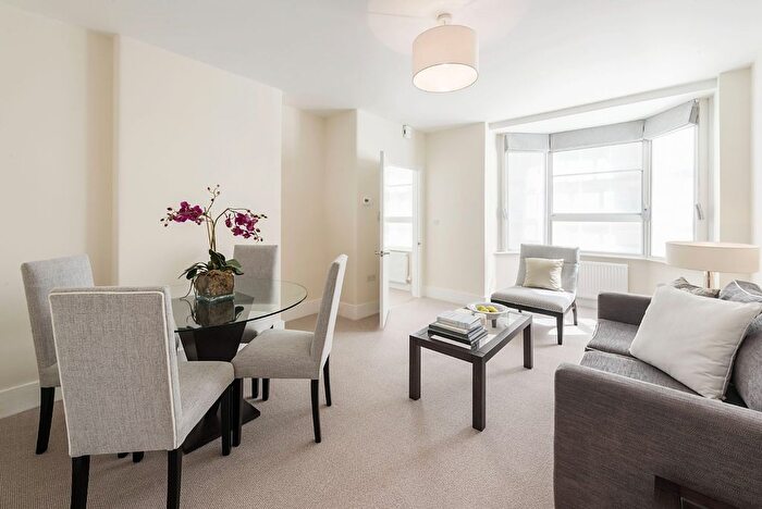 2 Bedroom Flat To Rent In Clarendon Flats, Balderton Street, W1K