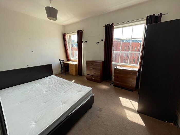 2 Bedroom Flat To Rent In Hanover Square, Leeds, LS3