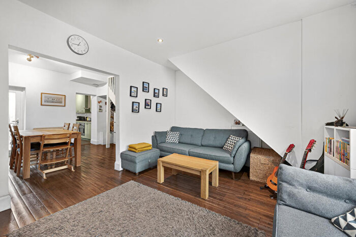 2 Bedroom Flat For Sale In Landcroft Road, London, SE22
