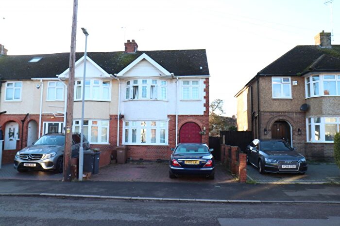 3 Bedroom Semi-Detached House To Rent In Icknield, Luton, LU3