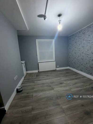 Studio To Rent In Manor Road, London, N16