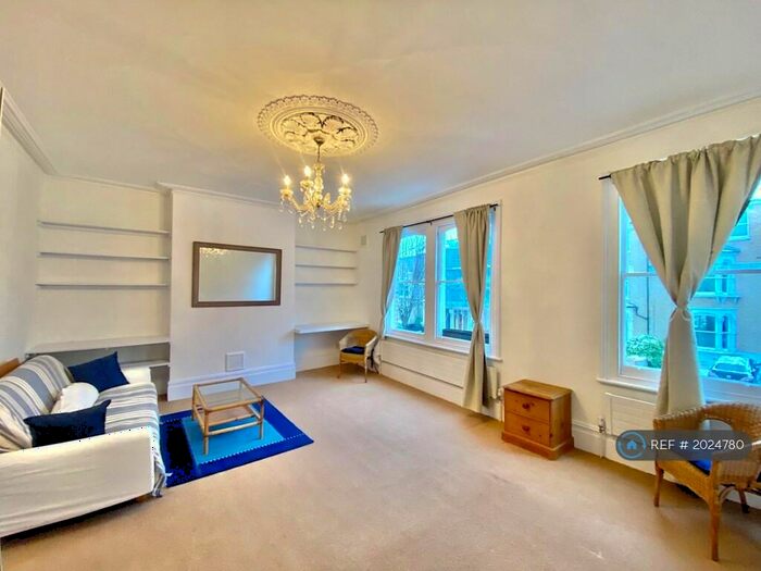 Studio To Rent In Freegrove Road, London, N7