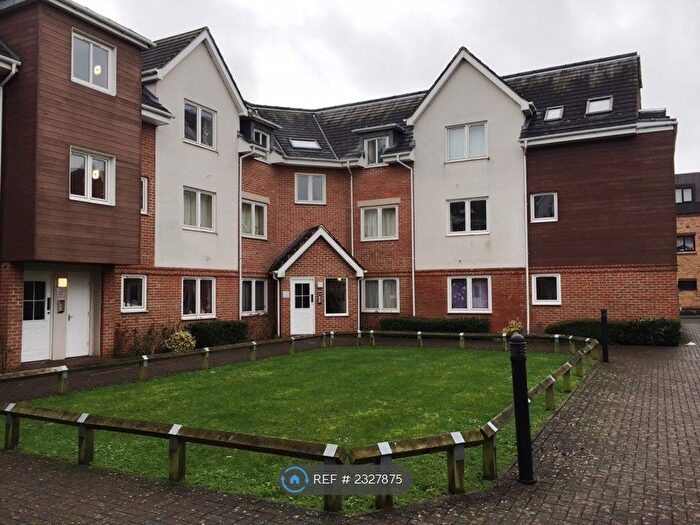 2 Bedroom Flat To Rent In Old Dairy Close, Fleet, GU51
