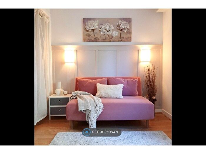 2 Bedroom Flat To Rent In Range Road, Manchester, M16