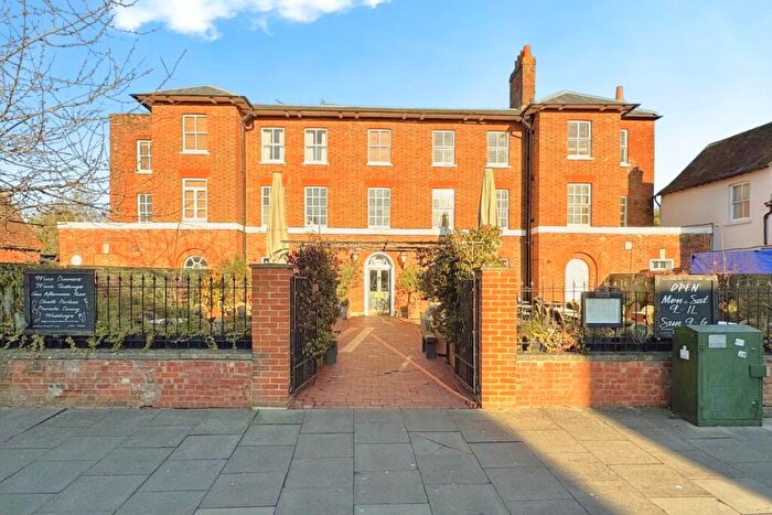 1 Bedroom Apartment To Rent In Broad Street, Wokingham, RG40