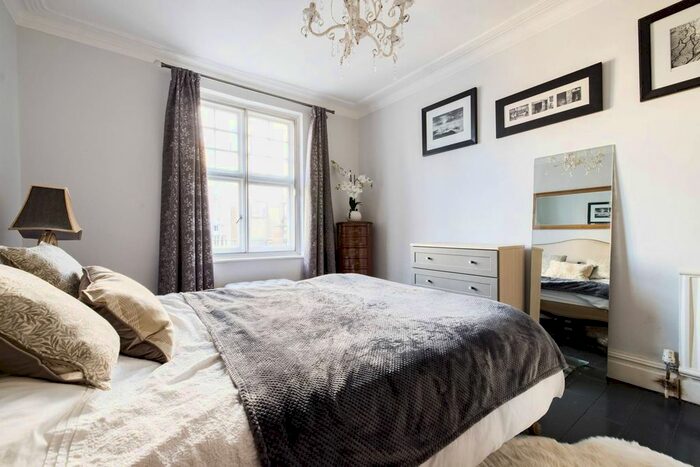 4 Bedroom Flat To Rent In Drayton Gardens, South Kensington, London, SW10