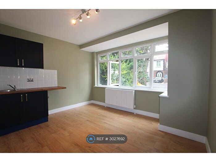 Studio To Rent In Cedars Road, Croydon, CR0
