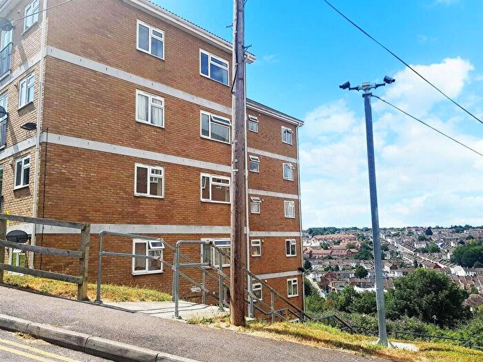 2 Bedroom Apartment For Sale In Longhill Avenue, Chatham, Kent, ME5