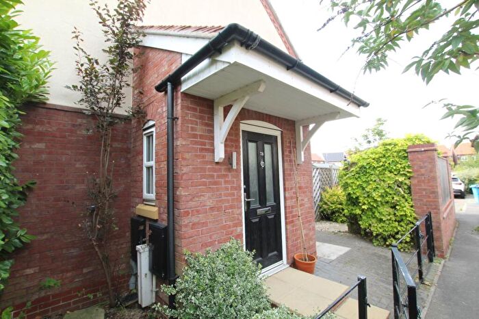 1 Bedroom Flat To Rent In Shinewater Park, Kingswood, Hull, East Riding Of Yorkshire, HU7