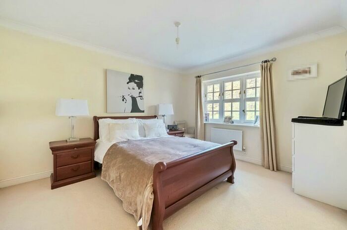 5 Bedroom Detached House For Sale In Harpswood Close, Coulsdon, CR5