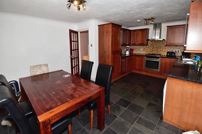 1 Bedroom Flat To Rent In The Ridgeway, London, E4