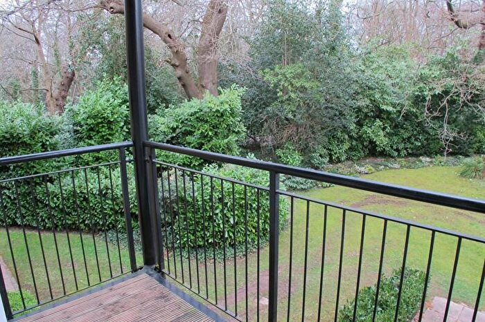 2 Bedroom Apartment To Rent In Arundel House, Northlands Road, Southampton, Hampshire, SO15