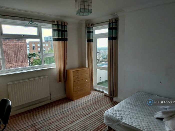 4 Bedroom Flat To Rent In Cumberland House, Kingston Upon Thames, KT2
