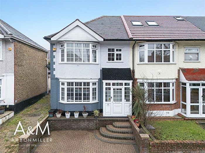 3 Bedroom End Terrace House For Sale In Yoxley Drive, Newbury Park, IG2