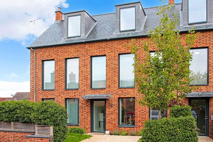 2 Bedroom Flat For Sale In Bewick Mews, Hungerford, RG17