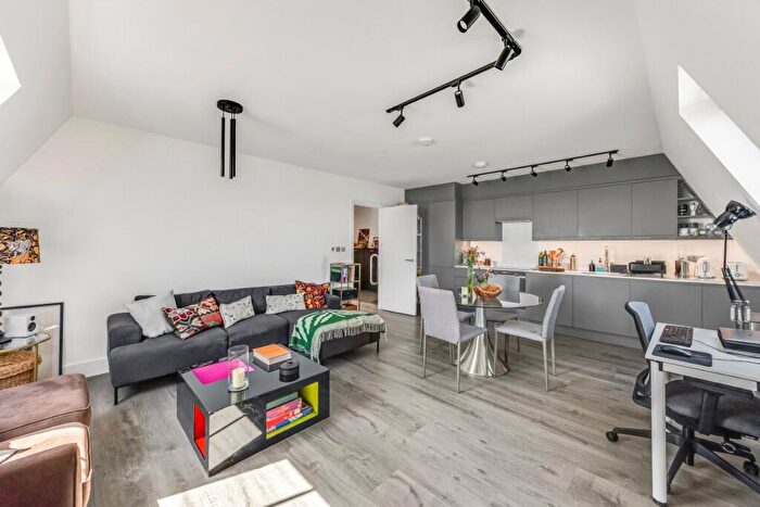 1 Bedroom Apartment For Sale In Mill Lane, West Hampstead, NW6