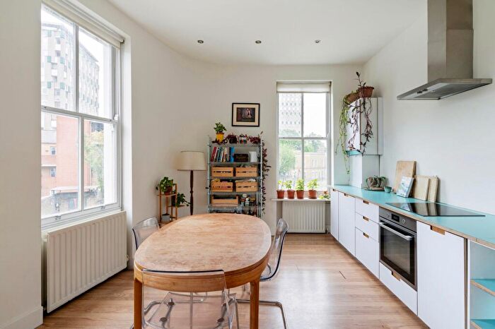 3 Bedroom Apartment For Sale In Old Ford Road, London, E2 - Photo 5