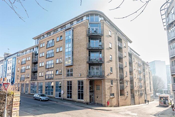 2 Bedroom Flat For Sale In Hamilton Court, Montague Street, BS2