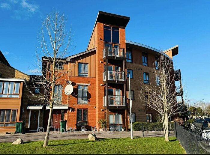 2 Bedroom Flat For Sale In Commonwealth Drive, Three Bridges, Crawley, West Sussex, RH10