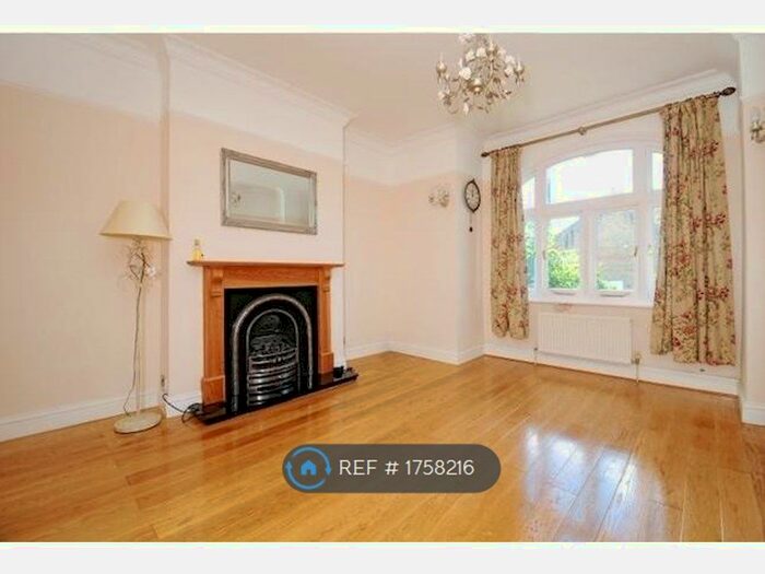2 Bedroom Flat To Rent In Trinity Road, London, SW19