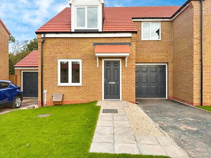 3 Bedroom Semi-Detached House To Rent In Alfie Williams Way, Gainsborough, DN21