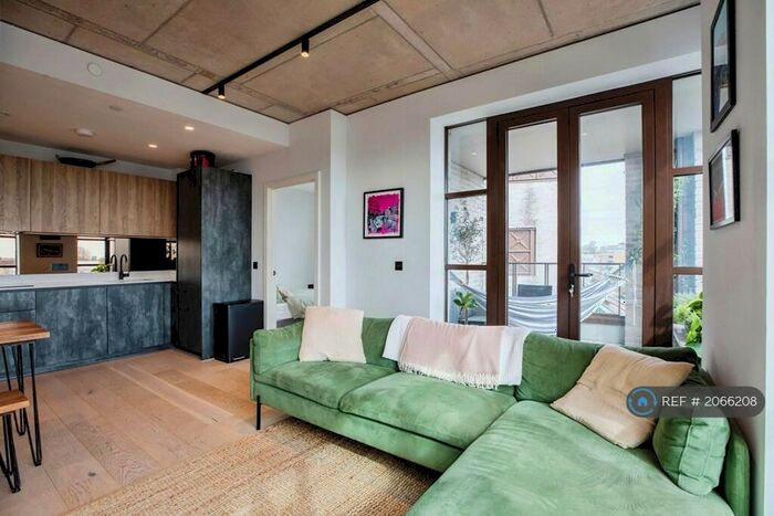 2 Bedroom Flat To Rent In Empress Apartments, London, E2