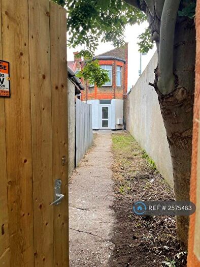 Studio To Rent In West Road, Westcliff-On-Sea, SS0