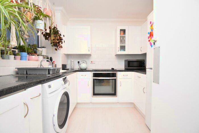 Flat To Rent In Shortlands Close Belvedere, DA17