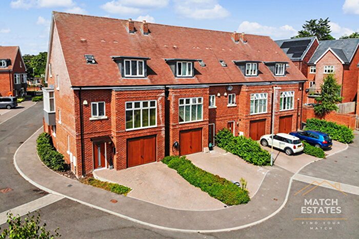 4 Bedroom End Of Terrace House For Sale In Bluebell Gardens, Folkestone, Kent, CT20