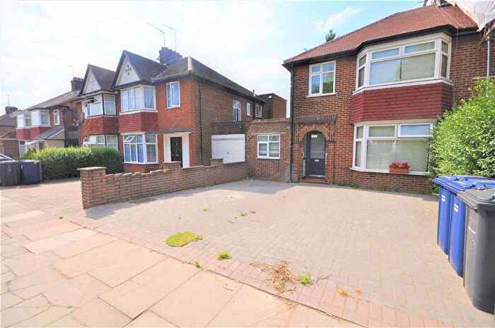 Studio To Rent In The Vale, Golders Green Estate, NW11