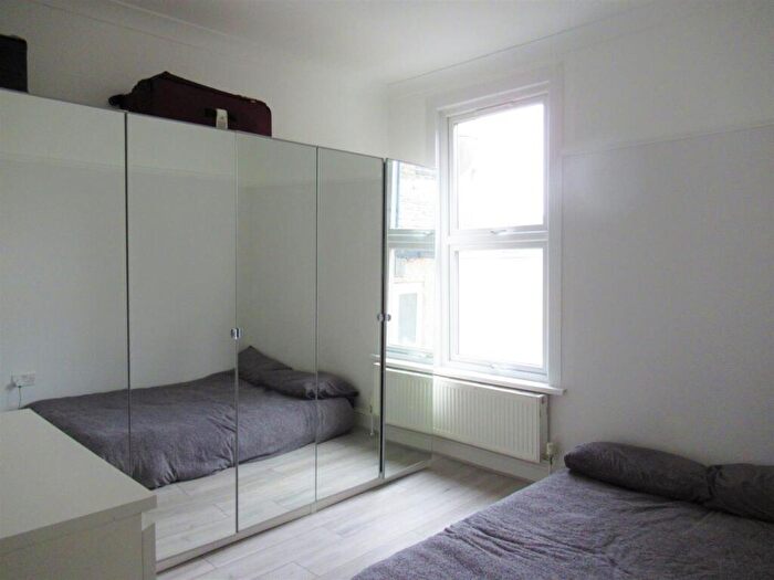 2 Bedroom Apartment To Rent In Hazelwood Road, Walthamstow, E17