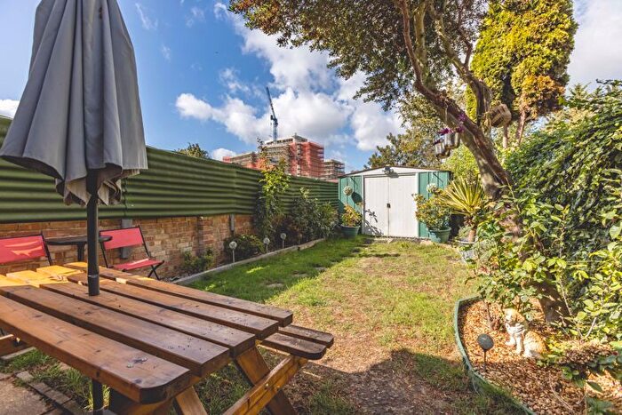 2 Bedroom Semi-Detached House For Sale In Grays Road, Slough, SL1