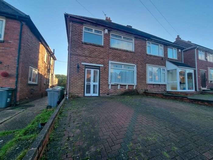 3 Bedroom Semi-Detached House To Rent In Ivy House Road, Oldbury, B69
