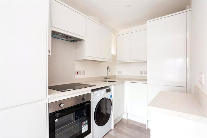 2 Bedroom Apartment To Rent In City Road, Winchester, Hampshire, SO23