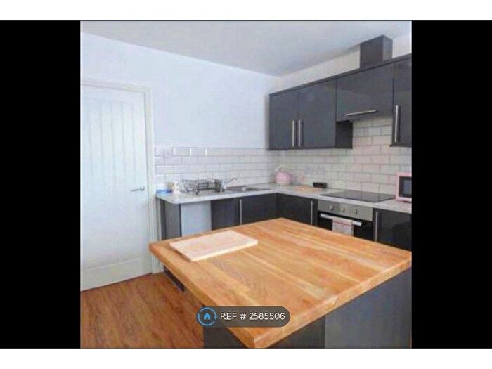 2 Bedroom Flat To Rent In Hyde Road, Denton, Manchester, M34