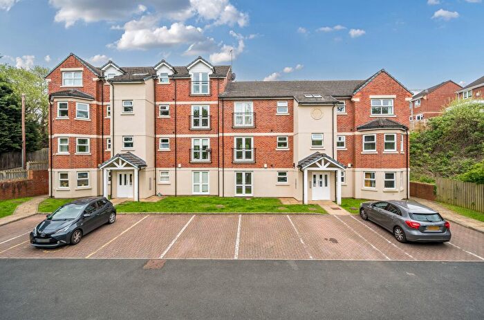 2 Bedroom Flat For Sale In Farsley Beck Mews, Leeds, West Yorkshire, Uk, LS13
