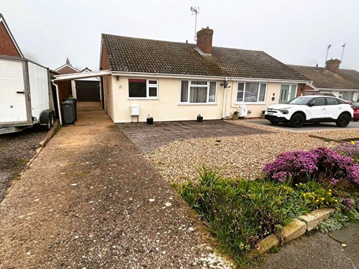 2 Bedroom Bungalow For Sale In Chatsworth Crescent, Trimley St Mary, IP11